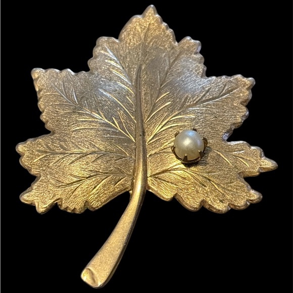 Signed Sarah Coventry “Whispering Leaf “ Pin Brooch - Picture 5 of 10